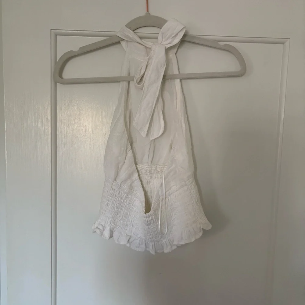 Abercrombie White Smocked Halter Crop Top in White - Picture 3 of 4